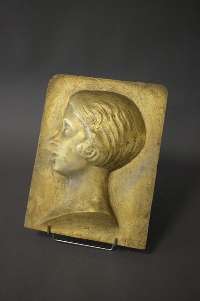 BAS-RELIEF en bronze figurant un profil de...