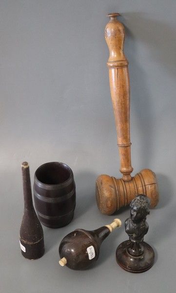 CINQ ÉLEMENTS en bois tourné et acajou comprenant...