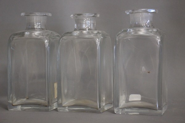 TROIS FLACONS DE TOILETTE en cristal tai...