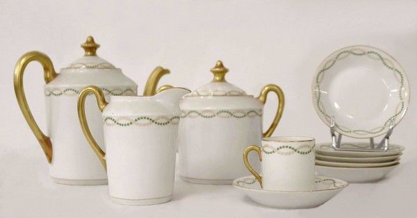 PARTIE DE SERVICE A CAFÉ en porcelaine blanche...