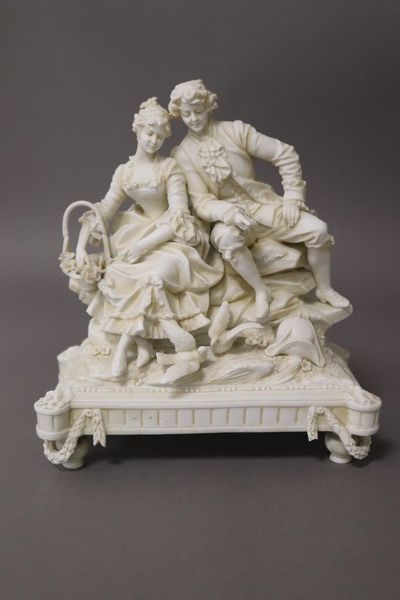 GROUPE en porcelaine représentant un couple...