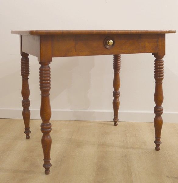 TABLE rectangulaire en noyer ouvrant par...