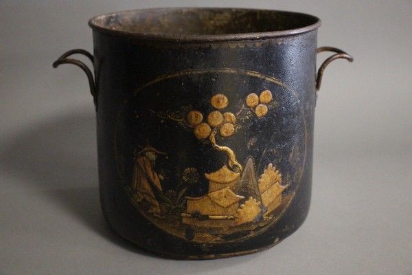 CACHE-POT en tôle laqué dans le gout de la...