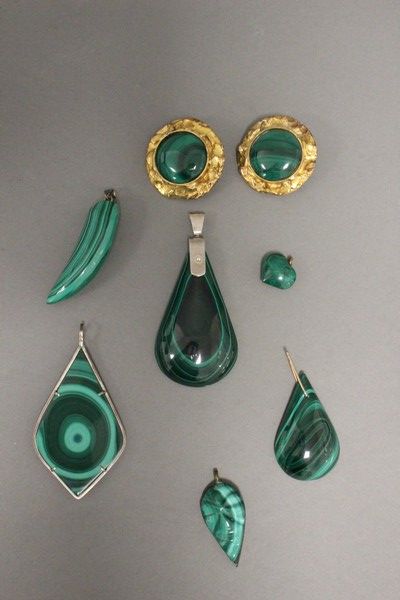 LOT DE BIJOUX en malachite, comprenant: