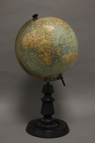 GLOBE TERRESTRE en bois et papier lithog...