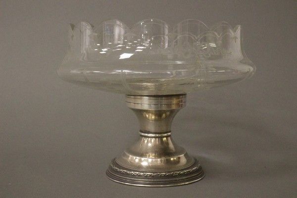 COUPE en cristal gravé de branchages noués...