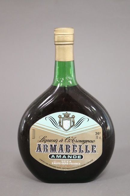 1 Basquaise Liqueur à l'Armagnac et aux amandes...