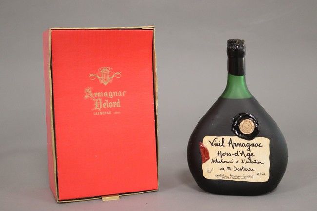 1 Basquaise Vieil Armagnac Hors d'âge mise...