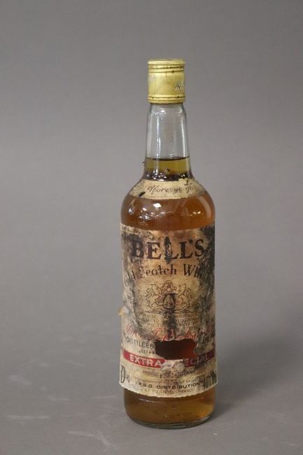 1 Blle Old Scotch Whisky BELL'S "Extra Special",...