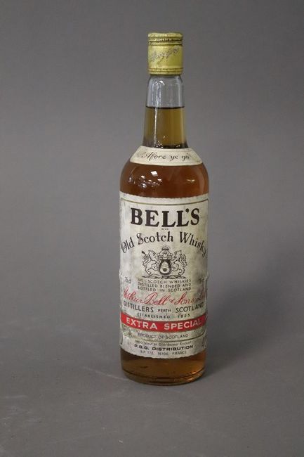 1 Blle Old Scotch Whisky BELL'S "Extra Special"...