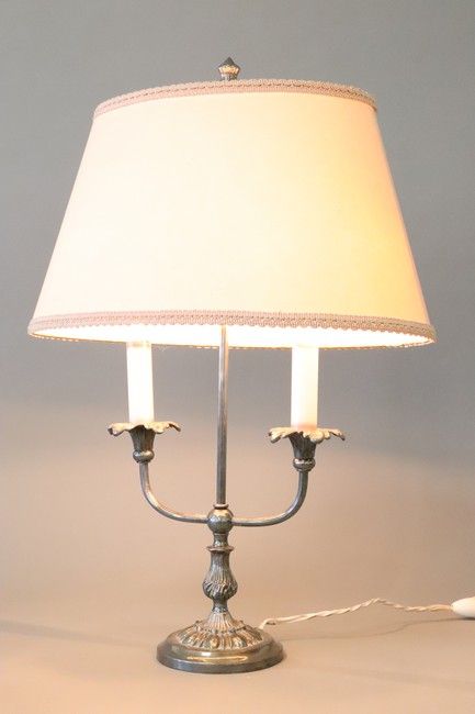 LAMPE A POSER en métal argenté à deux bras...