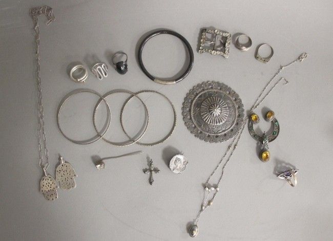 LOT DE BIJOUX en argent de titrage différents,...
