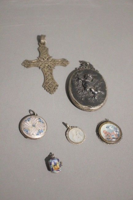 LOT DE BIJOUX en argent comprenant :