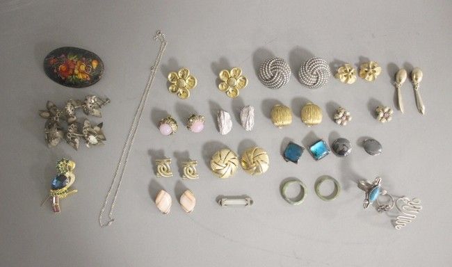 LOT DE BIJOUX FANTAISIES comprenant :