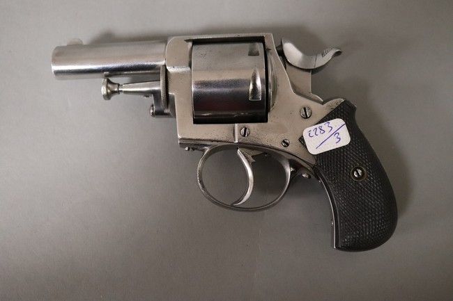DEUX REVOLVERS « Bulldog »