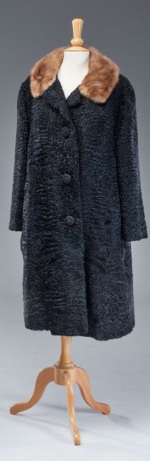 MANTEAU ASTRAKAN noir à col en vison brun...