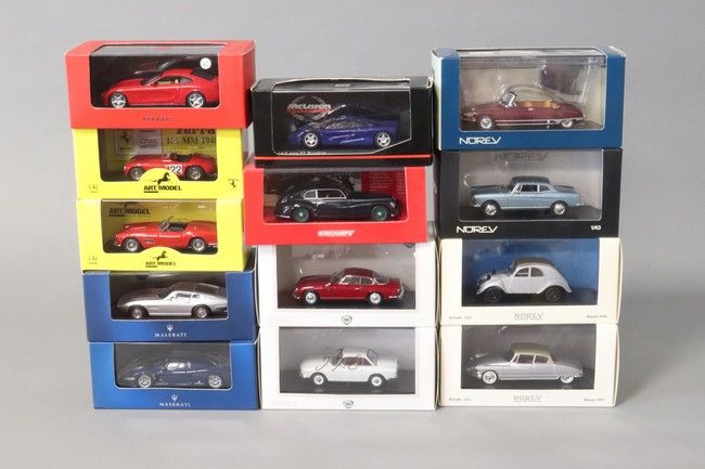 DIVERS (Norev, Art Model, Ferrari, Minichamps,...