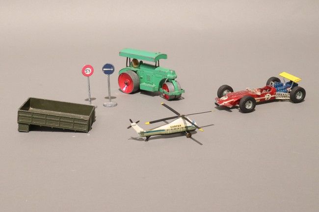 DINKY TOYS - 1/43e