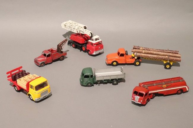 DINKY TOYS  - 1/43e