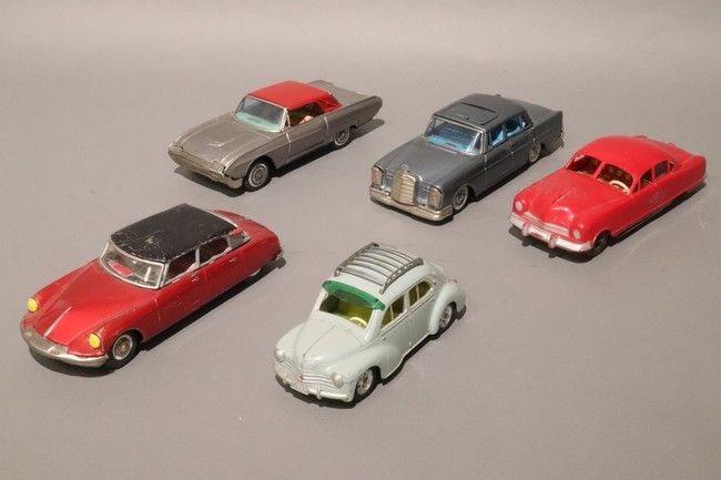 5 VEHICULES: