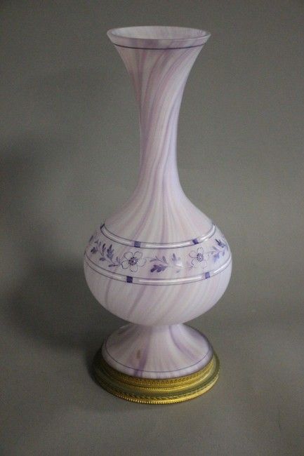 VASE soliflore sur piédouche en verre soufflé...