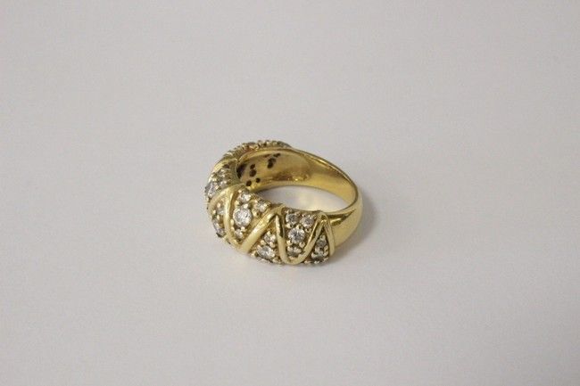 BAGUE jonc en argent doré à motif de croisillons...