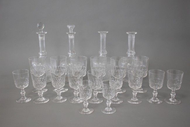 PARTIE DE SERVICE DE VERRES en cristal taillé...