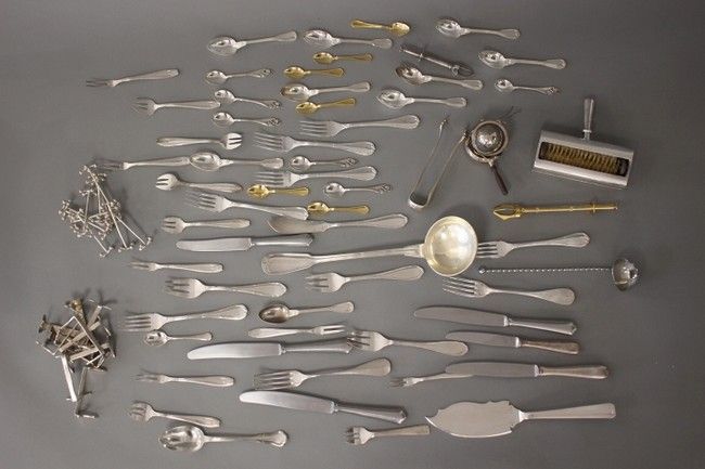 IMPORTANT LOT DE METAL ARGENTÉ comprenant...