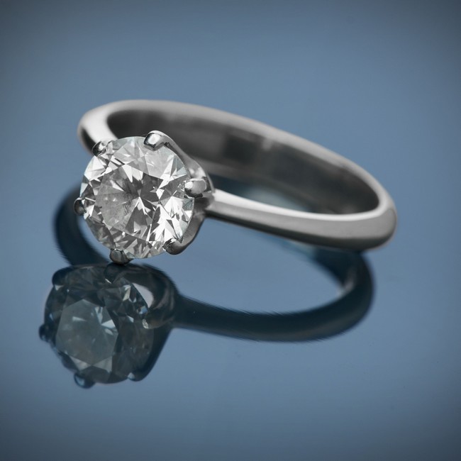 SOLITAIRE en or gris (750) serti d'un diamant...