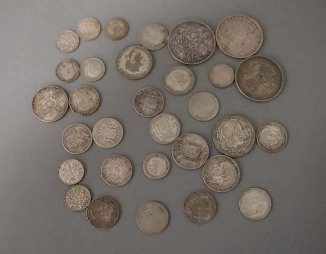 LOT DE 31 PIÈCES en argent étranger dont...