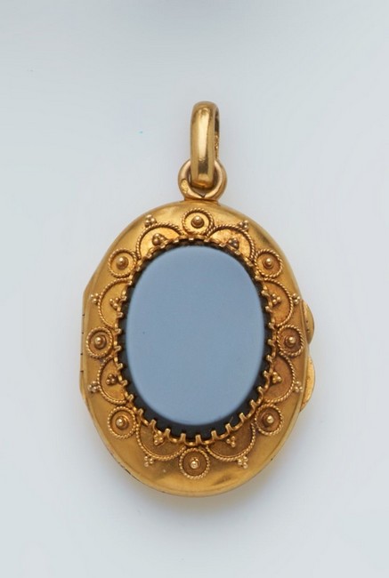 PENDENTIF-MÉDAILLON ovale en or jaune (750)...