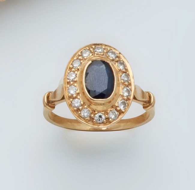 BAGUE en or jaune (750 ) sertie d'un saphir...