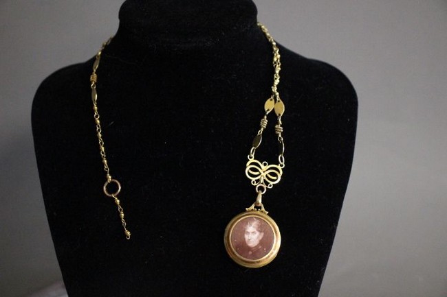 COLLIER et PENDENTIF porte-photos rond en...