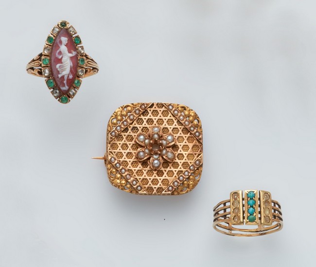 LOT DE BIJOUX en or jaune (750), comprenant...