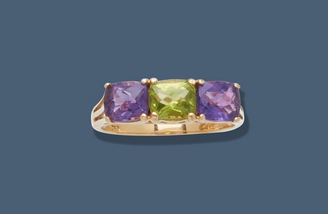 BAGUE en or jaune (750) sertie d'un peridot...