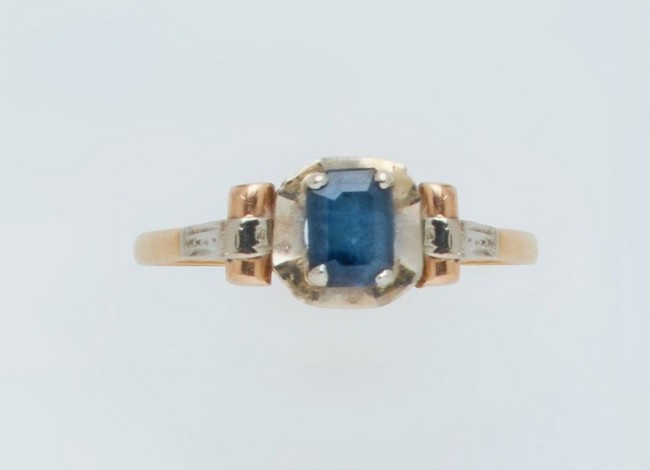 BAGUE en or jaune et or blanc (750) sertie...