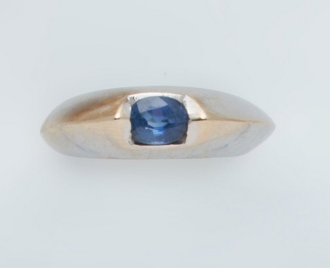 BAGUE jonc en or gris (750) sertie d'une...