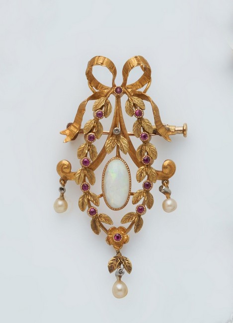 BROCHE en or jaune (750) représentant une...