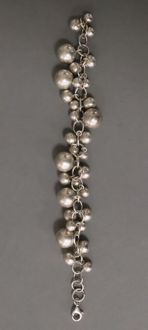 BRACELET à perles d'argent (925) de tailles...