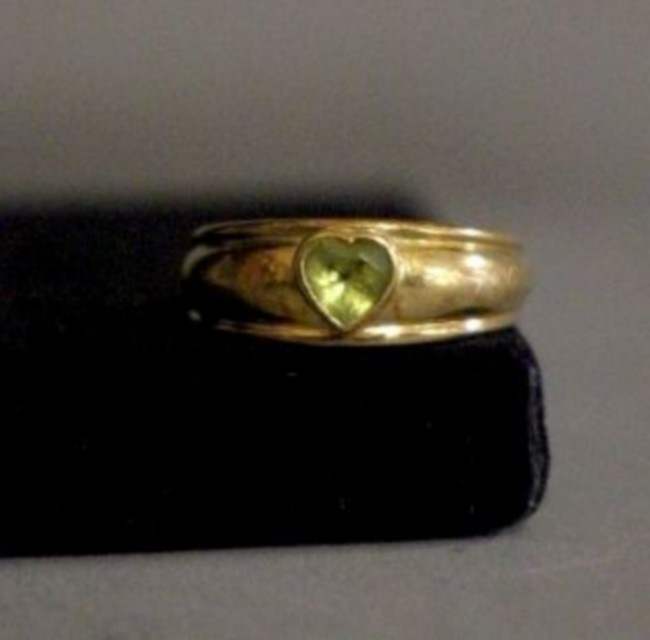 BAGUE jonc en or jaune (750) ornée d'une...