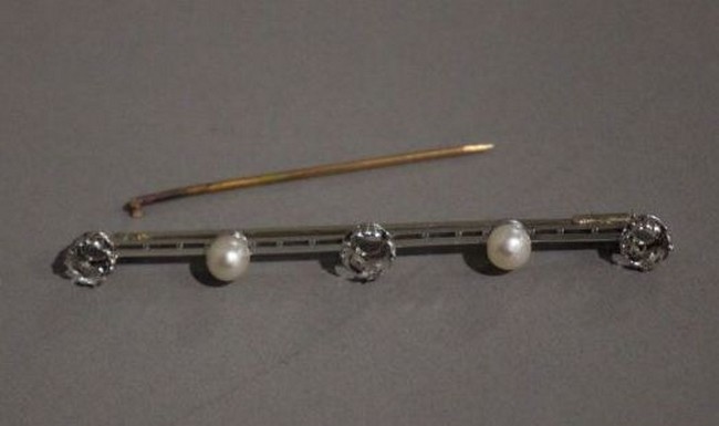BARRETTE en platine et or gris (750) ornée...