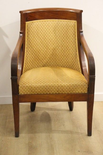 FAUTEUIL à dossier type gondole en acajou...