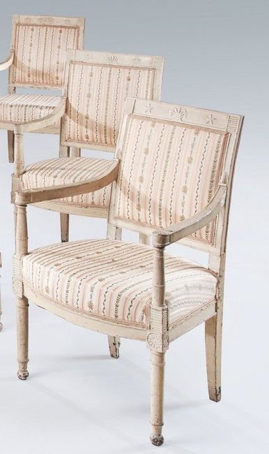 SUITE DE QUATRE FAUTEUILS en hêtre laqué...
