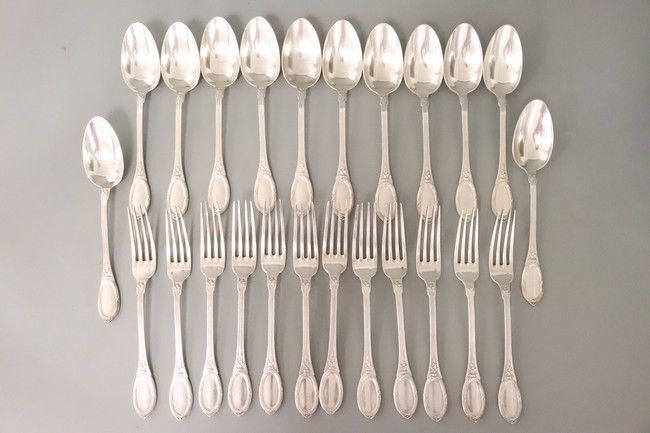 DOUZE COUVERTS en argent (950), modèle à...