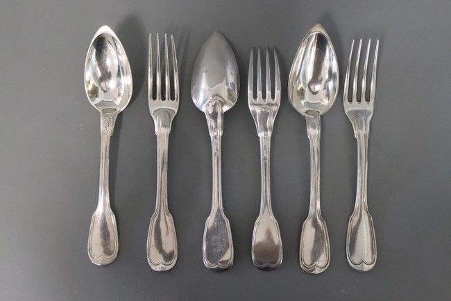 TROIS COUVERTS en argent modèle à filets,...