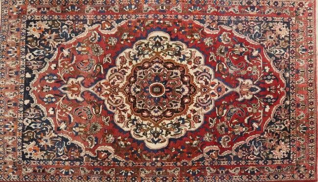 TAPIS en laine polychrome à décor de larges...
