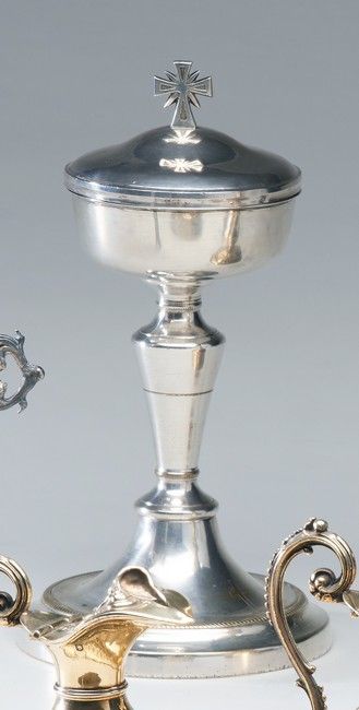 CALICE formé d'une coupe couverte en argent...