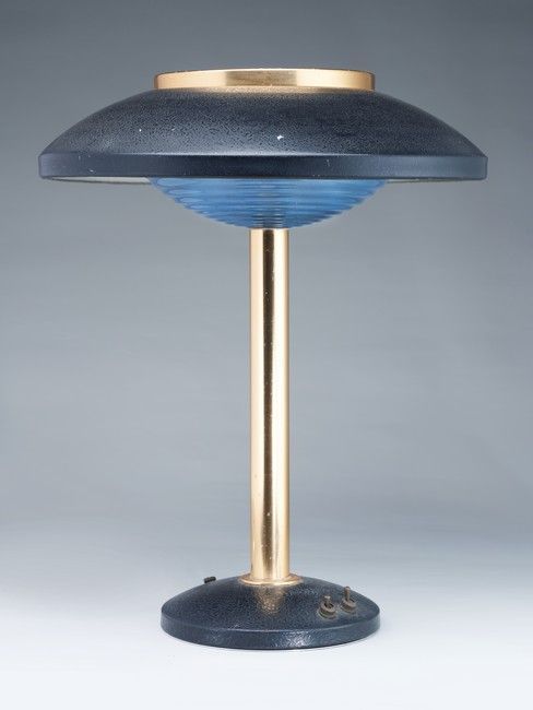 LAMPE DE TABLE à fût cylindrique en cuivre,...