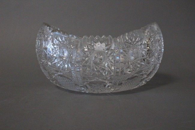 COUPE ovale en cristal taillé en pointes...