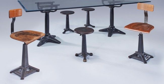 PAIRE DE CHAISES D'ATELIER de style industriel,...